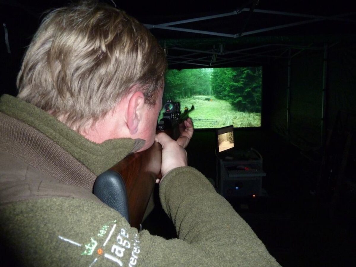 Deelnemer schiet met geprepareerd geweer